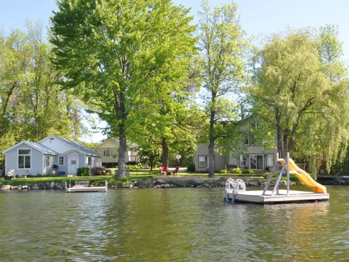 Waterfront view of Diamond Valley Cottages on White Lake in summer.