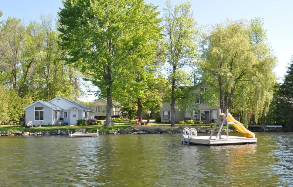 Lakefront cottage near Ottawa in White Lake Ontario